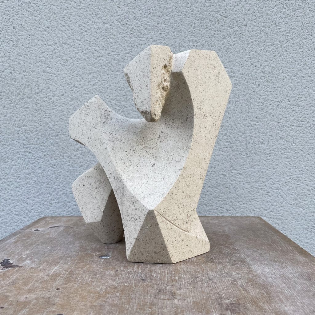 La sculpture Dansu debout de face - 2023 ©David Chamalet