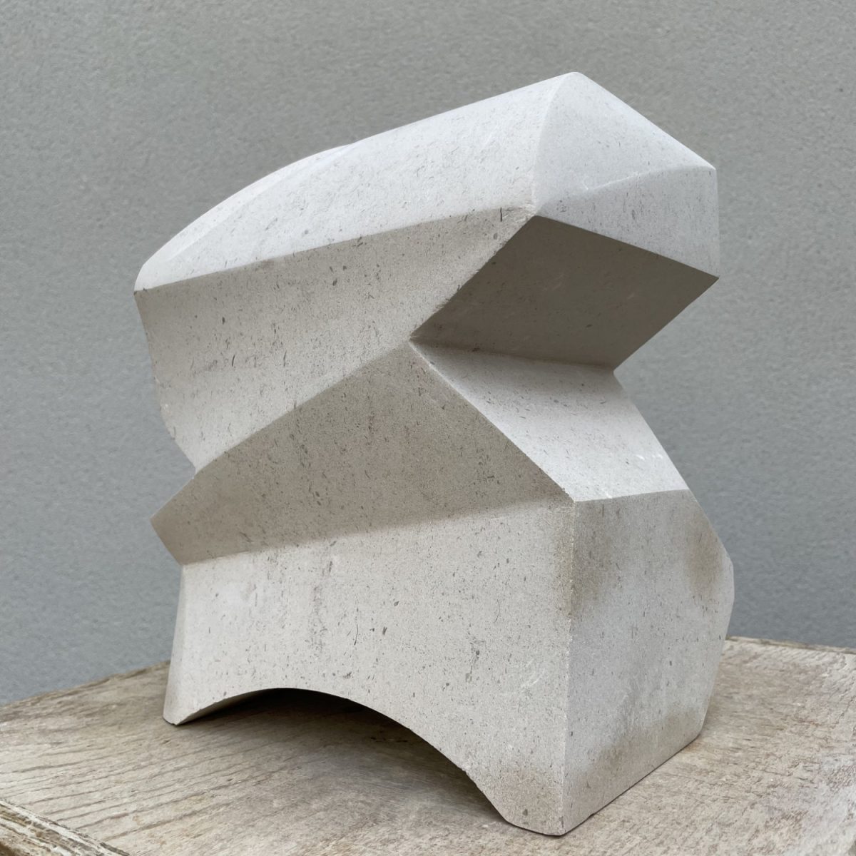 La sculpture Netsuke ©David Chamalet (anstrude) vue de face (trois quarts) – 2022
